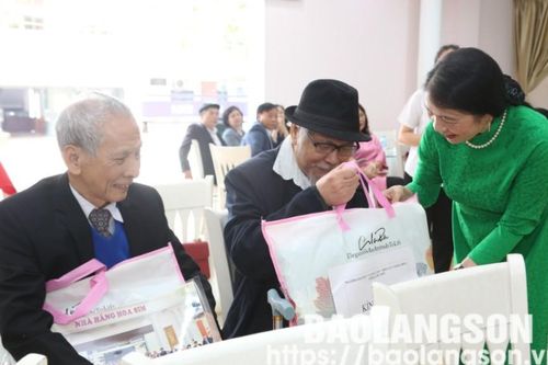 Gieo chữ trên đất khó: Ươm mầm tri thức ở vùng cao