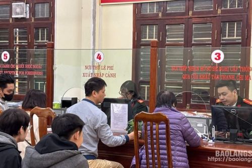 Dịp nghỉ Tết Nguyên đán: Giải quyết thủ tục cấp giấy thông hành cho 223 công dân sang Trung Quốc du lịch