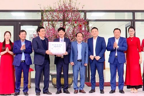 Bí thư Tỉnh ủy và Chủ tịch UBND tỉnh thăm, chúc Tết Đảng bộ, chính quyền và Nhân dân thị xã Phú Thọ