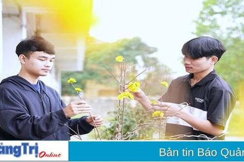 Sinh viên Lào ở lại đón Tết Việt