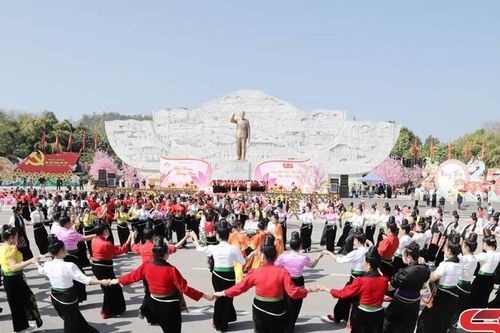 Tự hào vững bước dưới lá cờ vẻ vang của Đảng