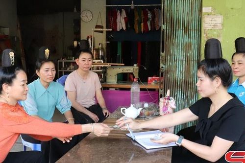 Hội viên phụ nữ thi đua phát triển kinh tế
