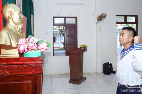 Tự hào chiến sĩ trẻ được kết nạp đảng tại Trường Sa