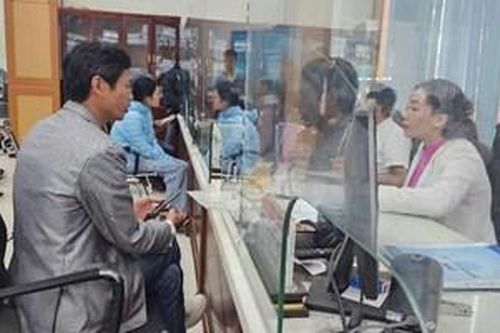 Nghiêm túc làm việc ngày đầu năm mới
