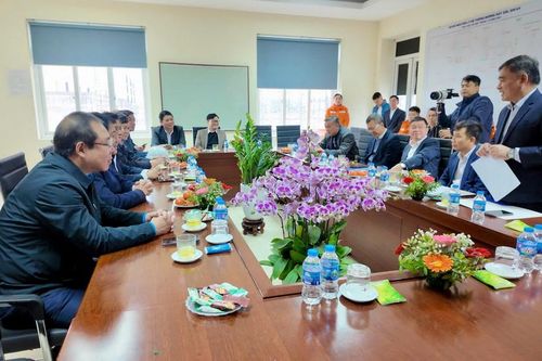 Lãnh đạo EVN chúc Tết cán bộ nhân viên Trạm biến áp 500kV Đông Anh