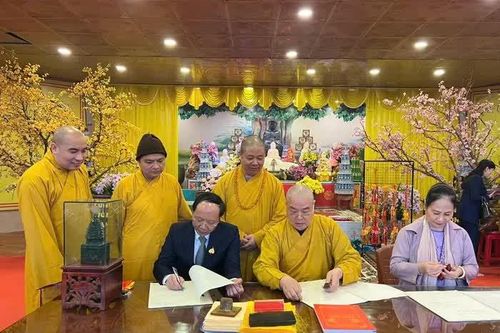 Nghệ An: Lễ khai bút đầu Xuân Ất Tỵ tại chùa Đại Tuệ
