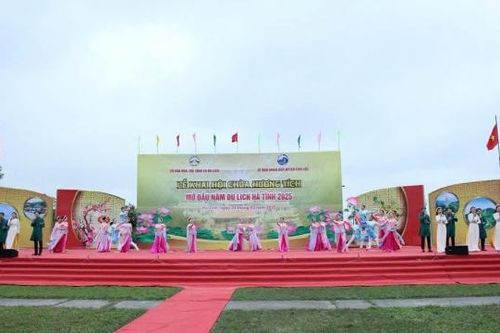 Hà Tĩnh: Mở đầu năm du lịch 2025 bằng Lễ hội chùa Hương Tích