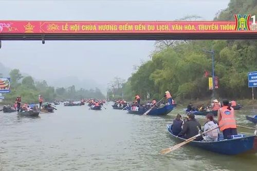Chùa Hương khai hội