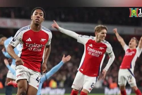 Arsenal thu hẹp khoảng cách với đội đầu bảng