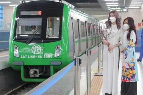 Metro Hà Nội thu hút gần 75 nghìn khách dịp Tết