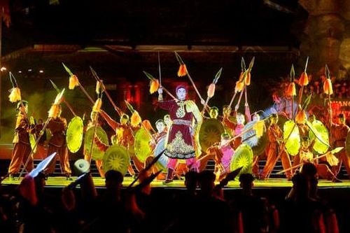 Đống Đa - Sử vàng lưu danh - Tương lai vững bước'
