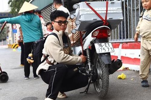 Các bến xe Hà Nội đón trăm nghìn lượt khách dịp Tết