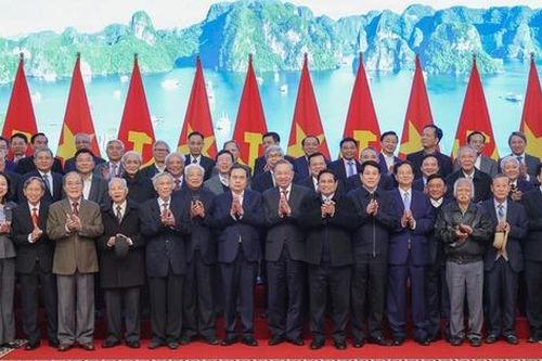 Lãnh đạo Đảng, Nhà nước dự chương trình gặp mặt 'Mừng Đảng quang vinh, mừng Xuân Ất Tỵ 2025'