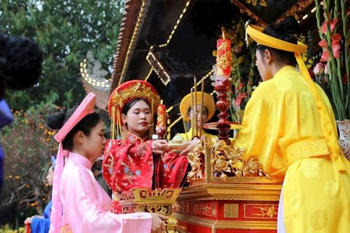 Trang nghiêm Lễ hội đền Mẫu Âu Cơ
