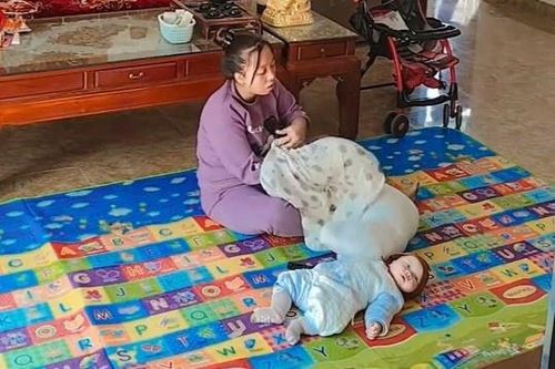 Lý do clip mẹ bỉm sữa vừa chăm con vừa hát hút 1,2 triệu lượt xem