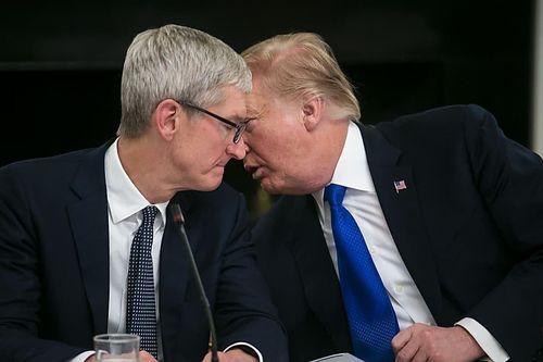 Mức thuế quan của ông Trump với hàng Trung Quốc đặt Apple vào thế khó