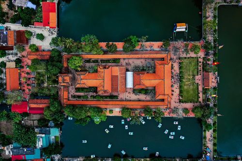Cảnh xin chữ đông nghìn nghịt tại Lễ hội chùa Keo