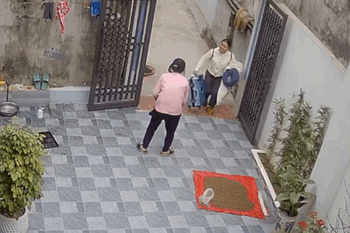 Phản ứng bất ngờ của mẹ chồng khi con dâu xuất khẩu lao động về nhà