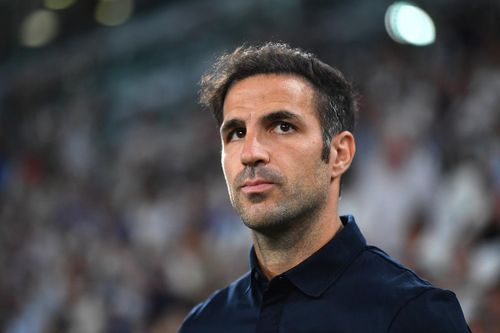 Đội của Fabregas thay cả đội hình