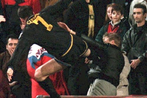 Cú đá kung-fu của Eric Cantona làm chấn động bóng đá Anh đã 'tròn 30 tuổi'