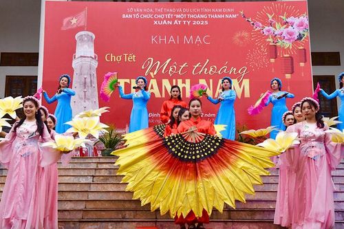 Nhiều hoạt động ý nghĩa tại Chợ Tết 'Một thoáng Thành Nam' Xuân Ất Tỵ