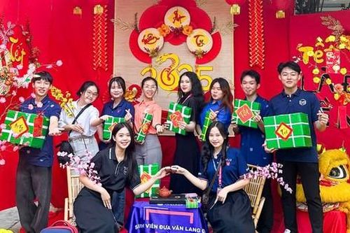 Nhiều trường đại học tại TP. HCM cho sinh viên nghỉ Tết thêm 1 - 2 tuần, chuyển qua học trực tuyến