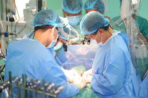 Cứu sống người đàn ông nhờ ca ghép tim xuyên Việt