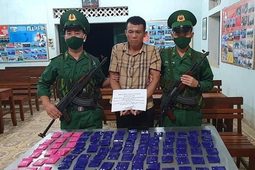 Mang theo con nhỏ làm 'vỏ bọc' để vận chuyển trái phép chất ma túy
