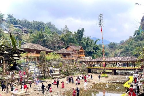 Bản Cát Cát - Điểm du xuân lý tưởng cho du khách yêu thích khám phá bản sắc Dân tộc