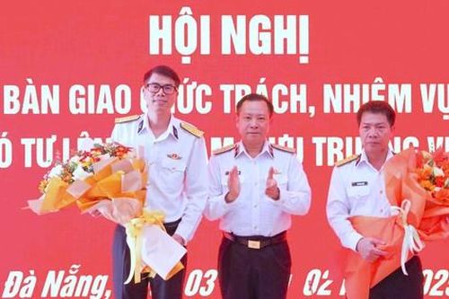 Bộ trưởng Bộ Quốc phòng bổ nhiệm nhân sự Bộ Tham mưu Hải quân và Vùng 3 Hải quân