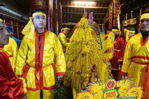 Giò hoa tre ở hội Gióng đền Sóc được bảo vệ nghiêm ngặt