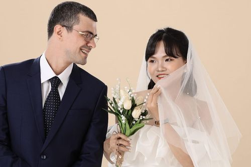 Đón Tết tại Đắk Lắk, chàng rể Bỉ bất ngờ trước phong tục lạ ở nhà vợ