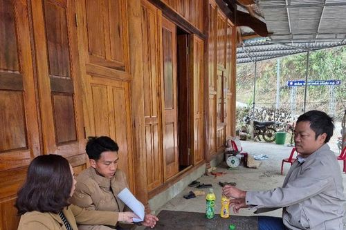 Sau Tết, giáo viên Nghệ An vào bản 'gọi' học sinh đến trường