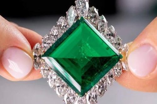 Viên ngọc lục bảo đắt đỏ bậc nhất thế giới, giá 228 tỷ đồng