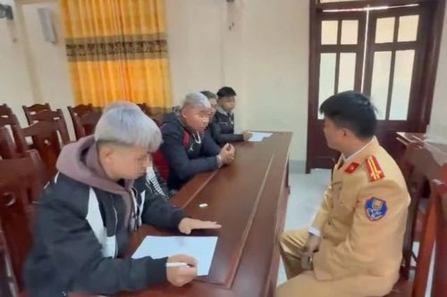 Nhóm thanh, thiếu niên lái xe máy vào cao tốc bị phạt hơn 121 triệu đồng