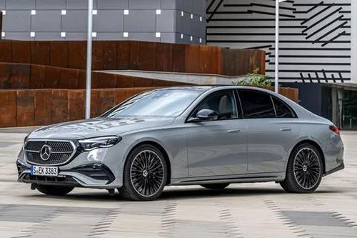 Top 10 xe hơi hạng sang bán chạy nhất thế giới năm 2025: Mercedes-Benz E-Class không đối thủ
