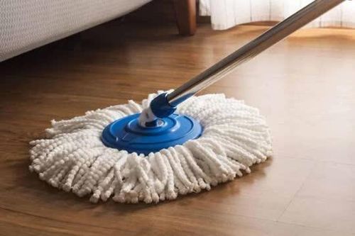 Lau sàn nhà 'nhàn tênh' mà vẫn sạch bóng: Mẹo hay giúp bạn tiết kiệm tối đa công sức, sàn nhà sạch đến không ngờ