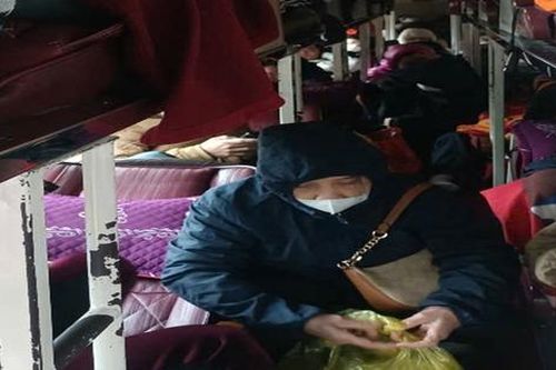 'Nhồi' 56 người trên ô tô khách, tài xế và chủ xe bị phạt 40 triệu đồng