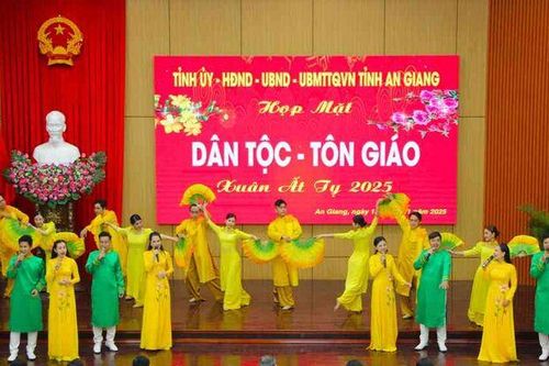 Nhiều hoạt động ý nghĩa chào năm mới