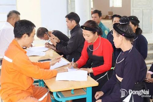 Đưa điện lưới về nơi xa nhất huyện