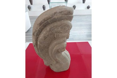 Tượng đầu rắn Naga trên vùng Tây Sơn Thượng đạo