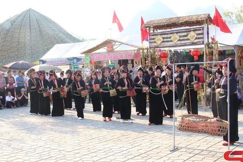 Quỳnh Nhai rộn ràng lễ hội đầu xuân