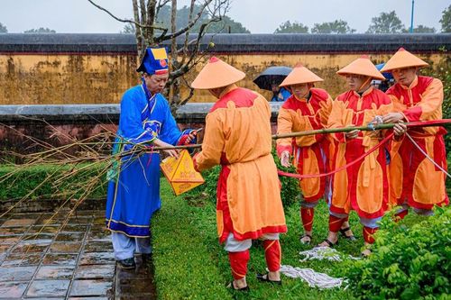 Hạ nêu, khai ấn tân niên