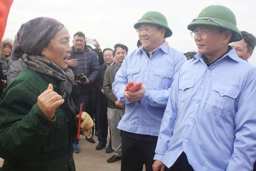Lãnh đạo tỉnh Vĩnh Phúc xuống đồng, động viên nông dân sản xuất đầu Xuân