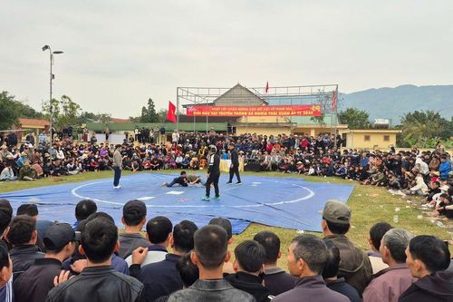 Về Nghĩa Thái xem trai làng đấu vật