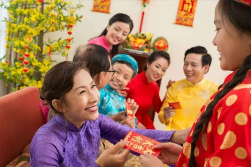 Đầu năm người Việt thường làm gì để cả năm may mắn?