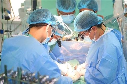 Người đàn ông làm nghề hái cà phê được cứu sống nhờ ca ghép tim xuyên Việt