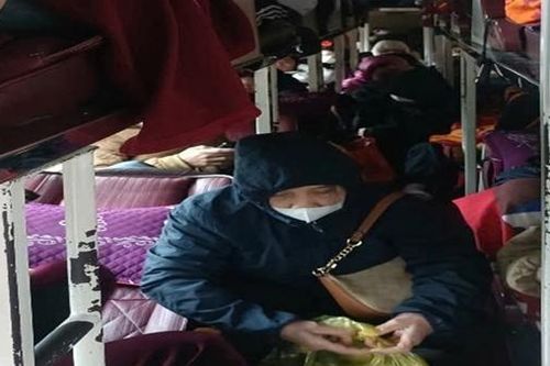 Chở khách quá 16 người, chủ xe và tài xế bị phạt 40 triệu đồng