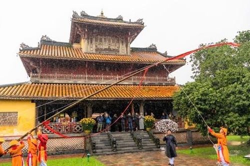 Tái hiện lễ hạ nêu, khai ấn triều Nguyễn trong Hoàng cung