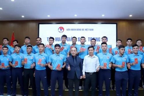 Khai mạc lớp tập huấn giám sát trọng tài 2025